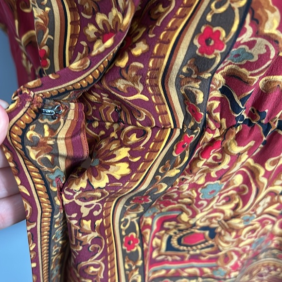 Vintage red silk elastic band waist collared button down gold print shirt sz M - Picture 11 of 17